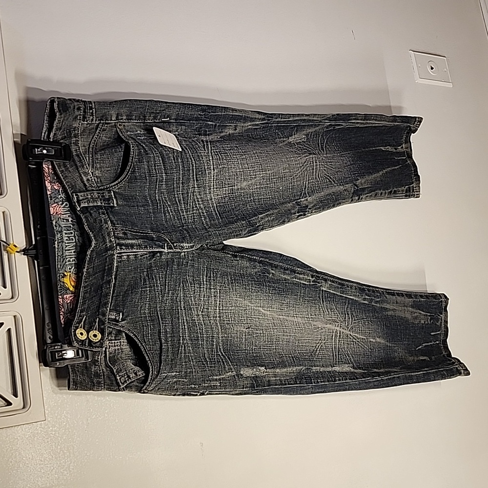 Capri Jeans Buttons on the right side